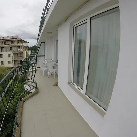 Хотел лотос 2*